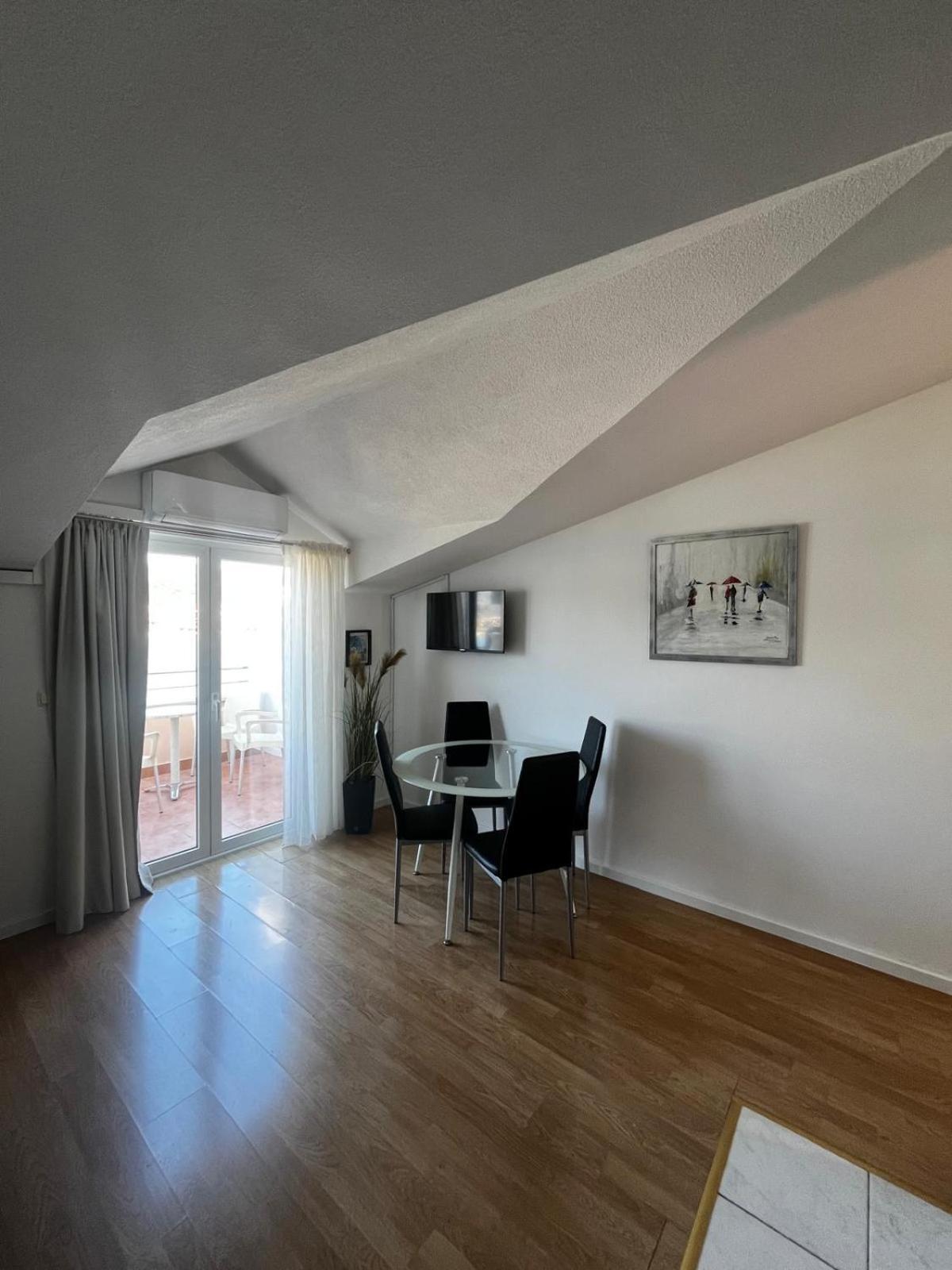 טרוגיר Apartments Kapetanovi Dvori מראה חיצוני תמונה