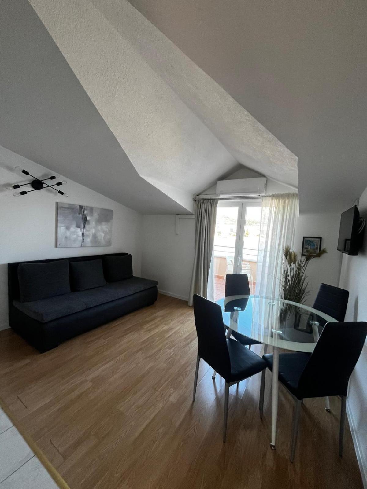 טרוגיר Apartments Kapetanovi Dvori מראה חיצוני תמונה