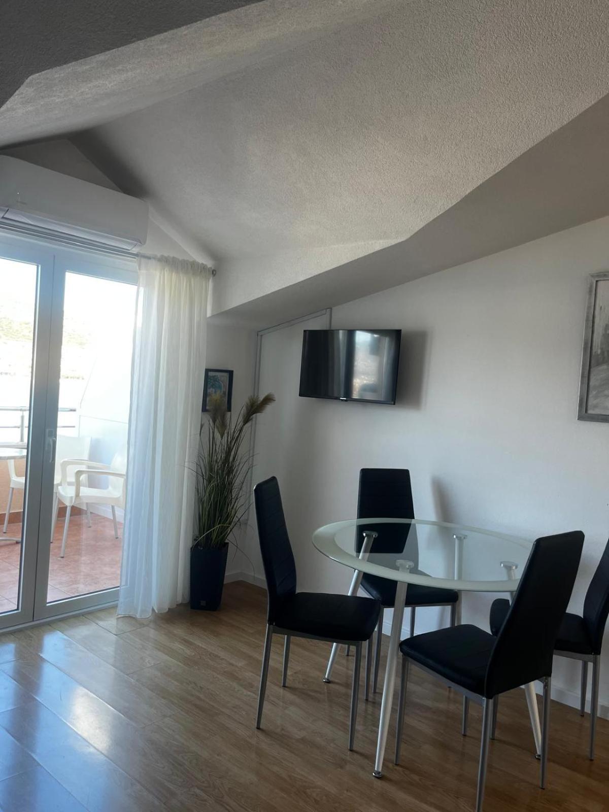 טרוגיר Apartments Kapetanovi Dvori מראה חיצוני תמונה