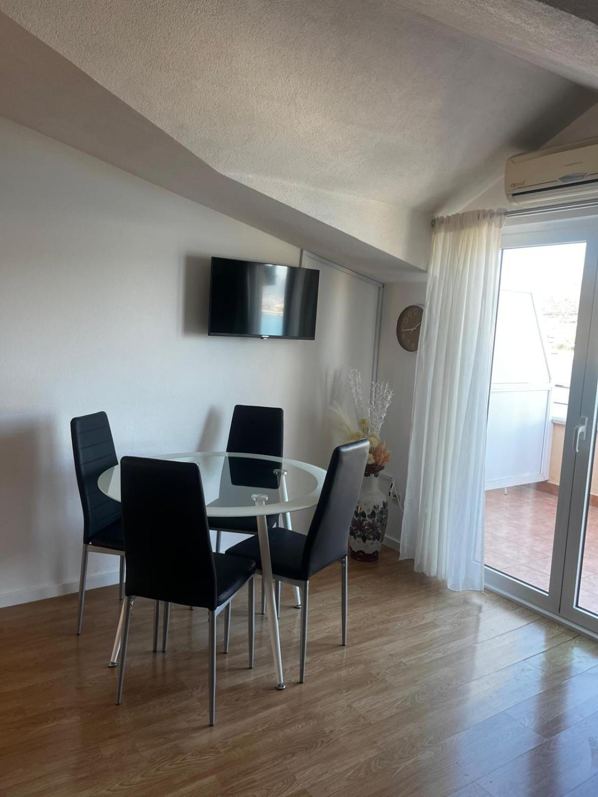 טרוגיר Apartments Kapetanovi Dvori מראה חיצוני תמונה